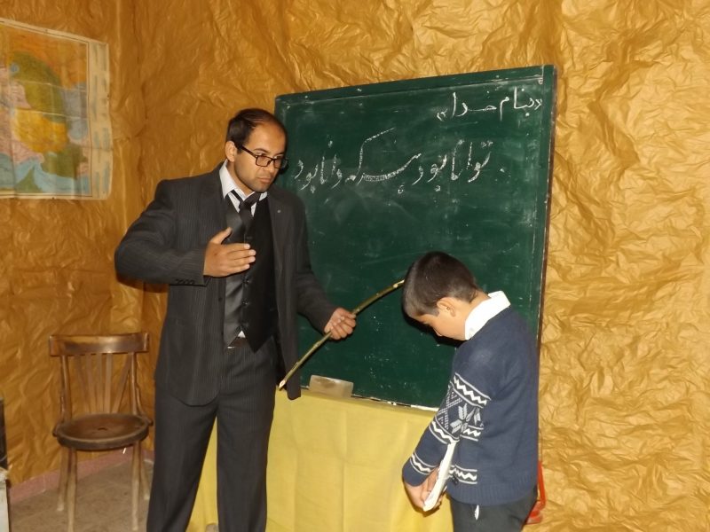 تصویری/نمایشگاه نوستالژیک و کلاس دهه ۴۰ در مراسم بزگداشت یکصدمین سال تاسیس مدرسه سراب