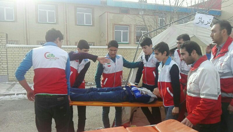 تصویری/ برگزاری مانور زلزله در مدارس سراب