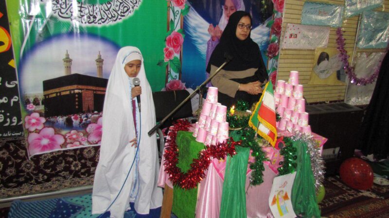 تصویری/مراسم جشن تکلیف دانش آموزی دختران در منطقه سراب