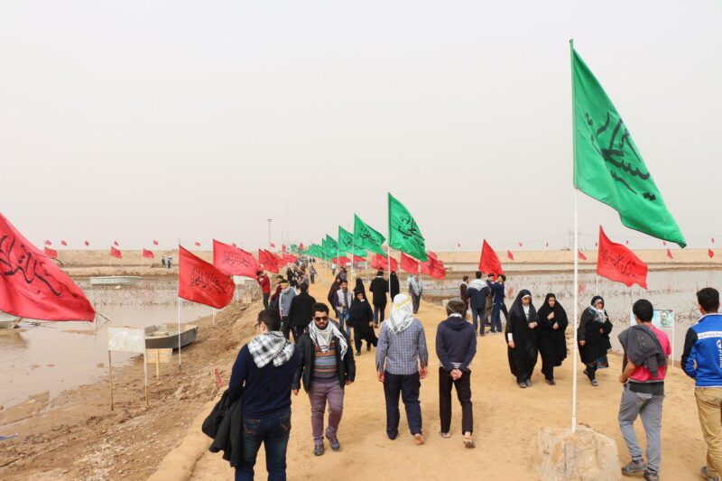 تصاویری ناب از حضور کاروانیان راهیان نور در مناطق عملیاتی ۸ سال دفاع مقدس