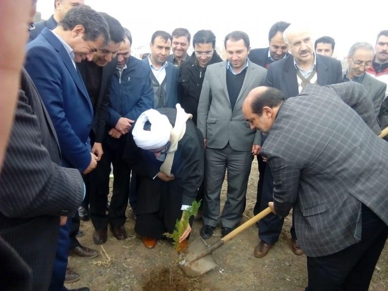 تصویری/ برگزاری مراسم روز درختکاری در پارک مفاخر سراب