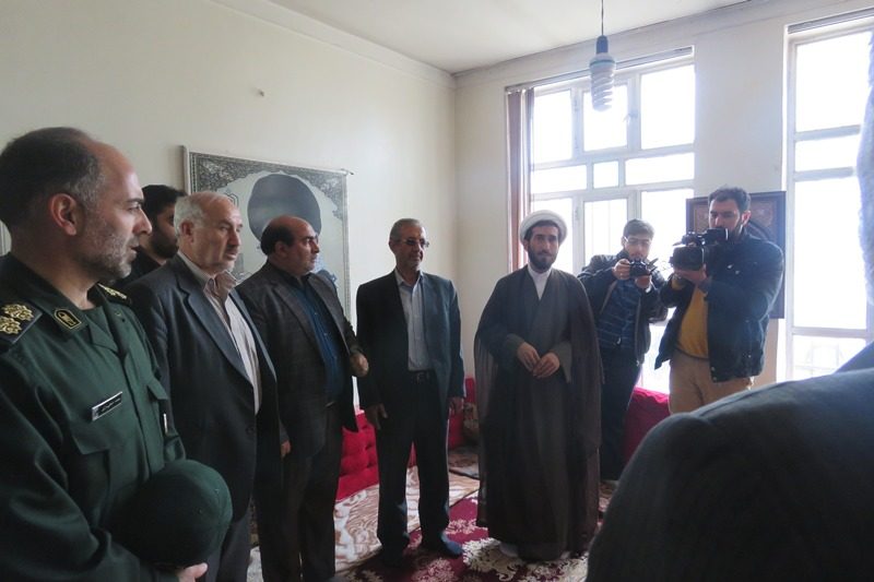 گزارش تصویری/دفتر نمایندگی آستان قدس رضوی در سراب افتتاح شد / حجت الاسلام آهوار به عنوان خادم الرضا و مسئول دفتر معرفی شد