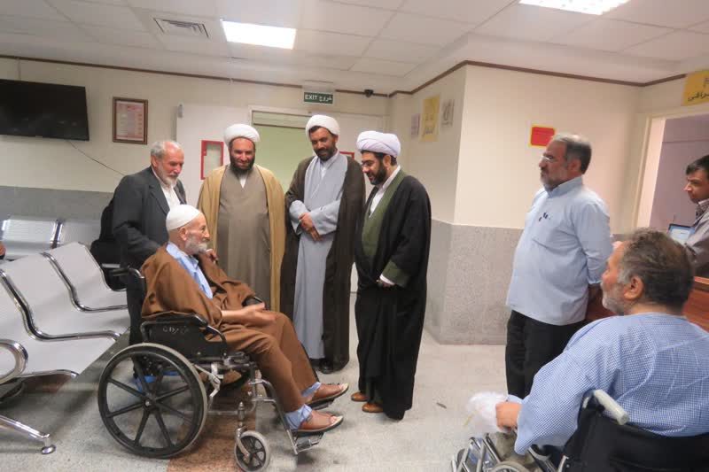دیدار امام جمعه سراب و زرنق با ایت الله فیضی سرابی نماینده مردم اذربایجان در مجلس خبرگان که در بیمارستان بستری هستند