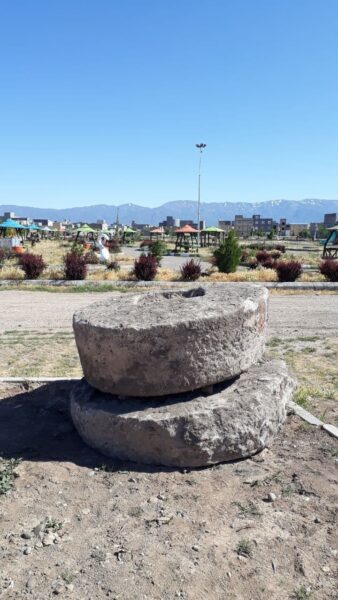 شناسایی دو آسیاب سنگی تاریخی در شهرستان سراب