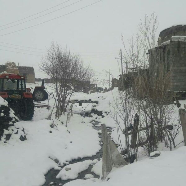تصاویری از بارش برف در روستاهای شهرستان سراب