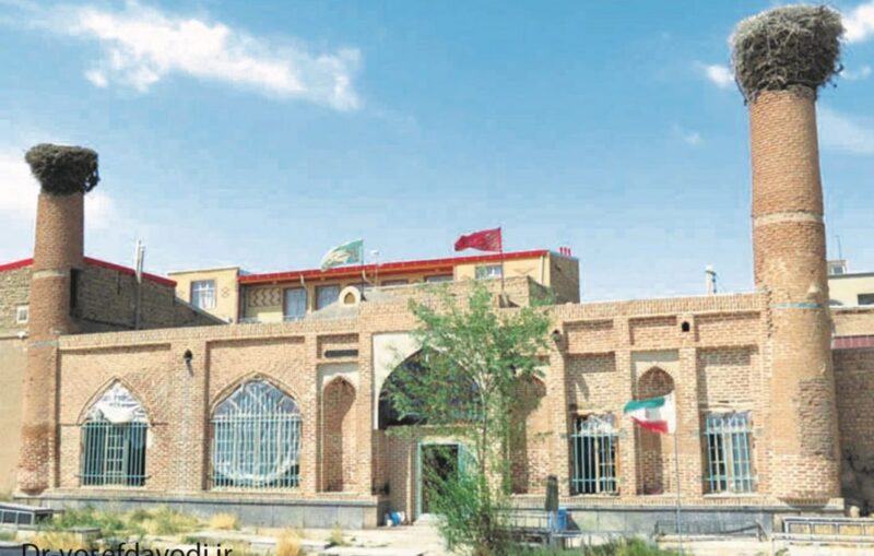 نماینده سراب خبرداد؛ قبرستان مخروبه جوار امام زاده سراب، بهسازی می شود