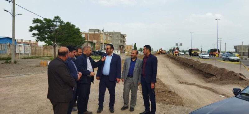 ازدید فرماندار شهرستان سراب  وهیات همراه از روند اجرایی تکمیل قطعه بزرگراه سراب بستان آباد از  داخل شهر  دوزدوزان