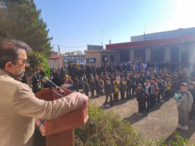 با حضور رئیس دانشگاه آزاد اسلامی واحد سراب زنگ مدرسه سما نواخته شد